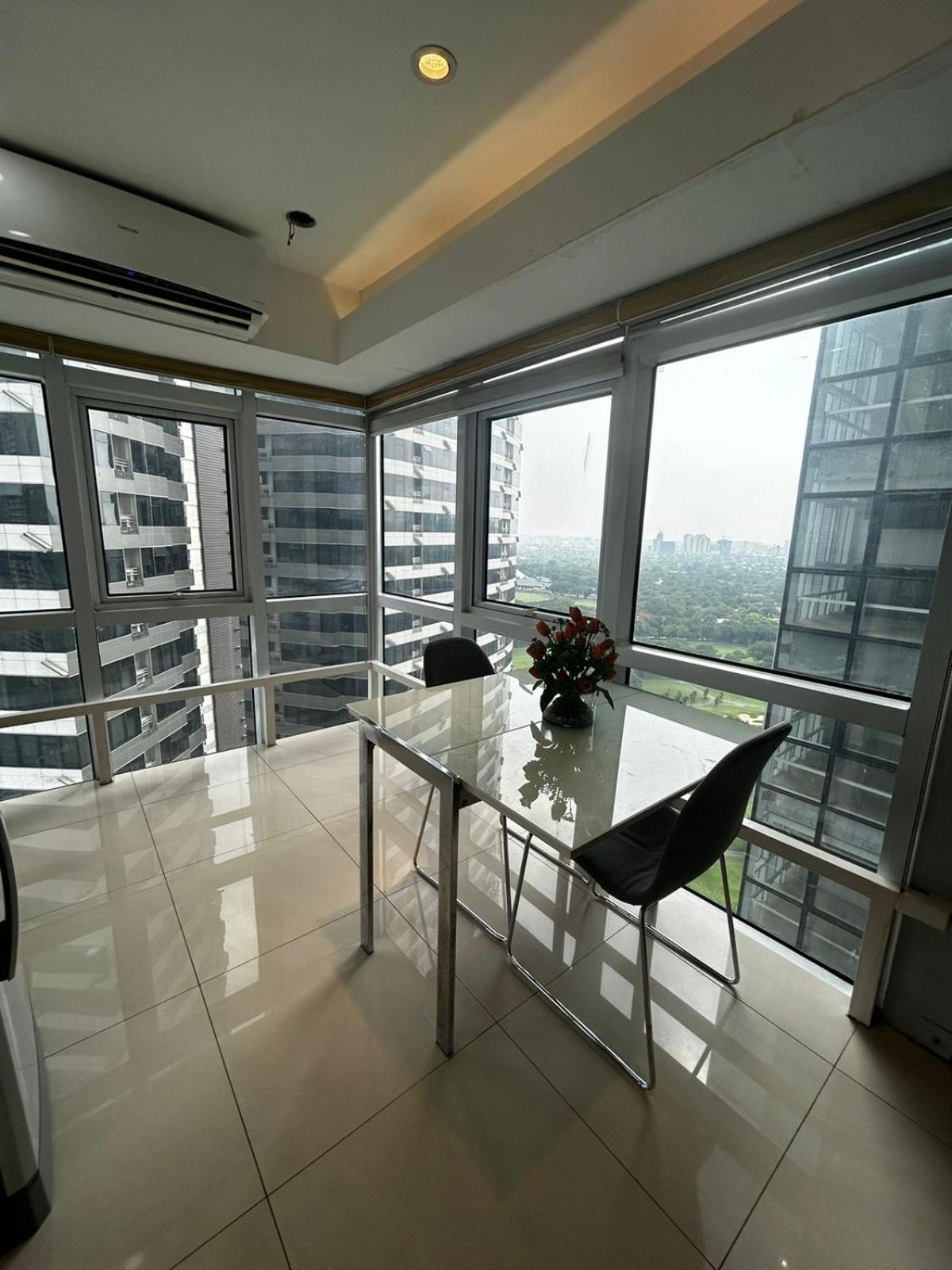 Oasis Regency @ Fort Victoria Bgc Taguig Exteriör bild